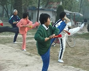 picture of Chinese people practicing tai chi