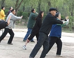 picture of Chinese people practicing tai chi